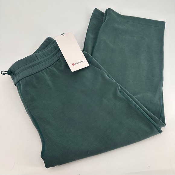 Lululemon Softstreme High-Rise Straight-Leg Cropped Pant
Storm Teal Size 14 NEW - Picture 1 of 6